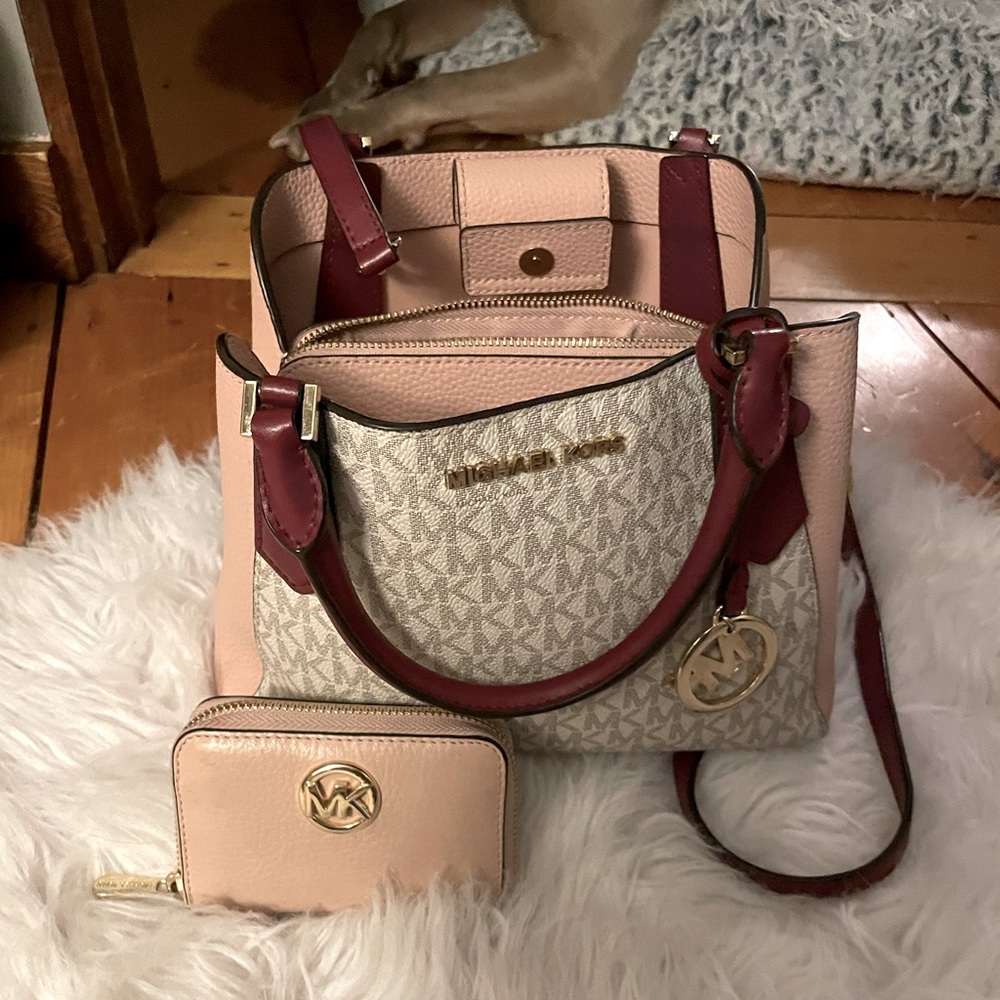 Great Condition Medium Size Authentic Micheal Kor… - image 1